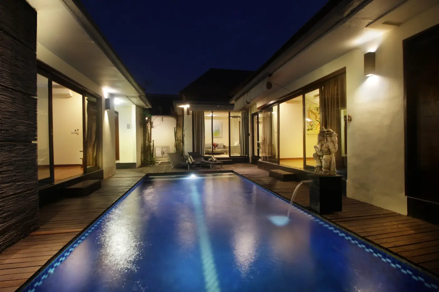 Jayani Villa: Long pool by night